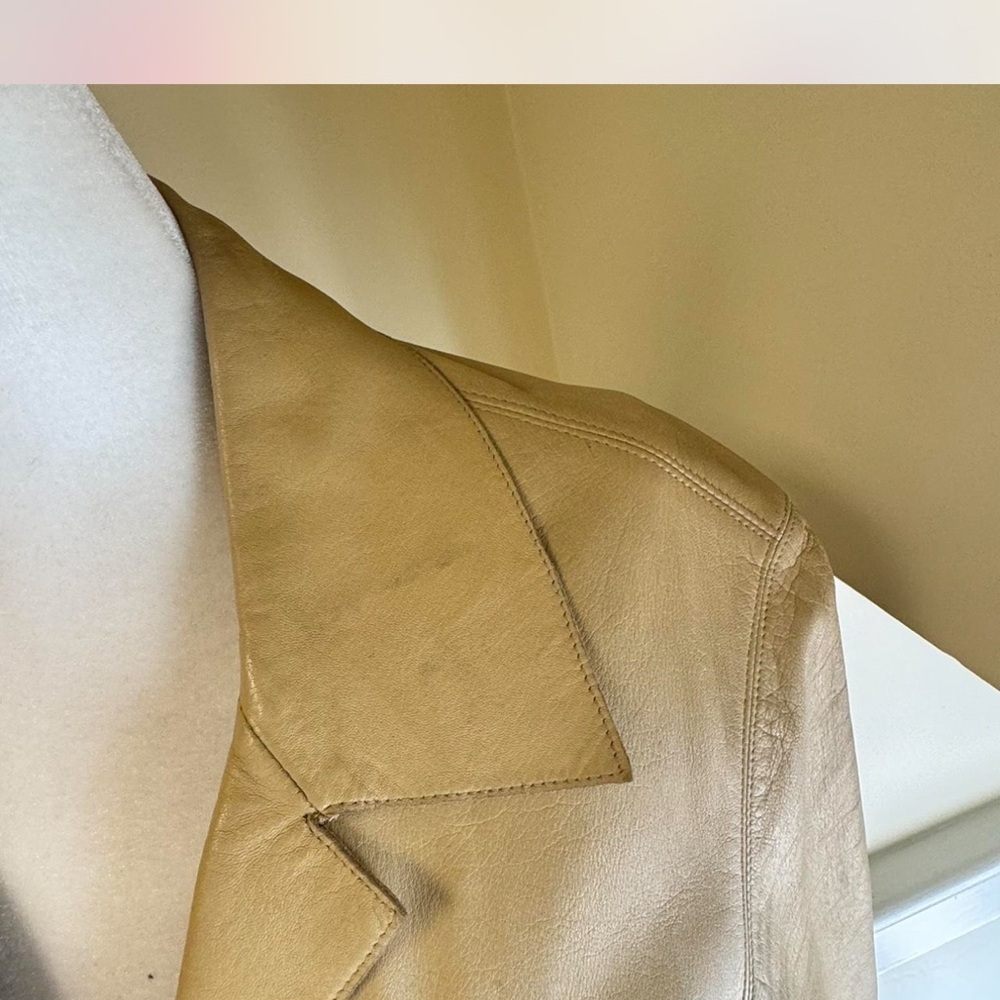 Women's Burberry leather coat - Picture 4 of 9